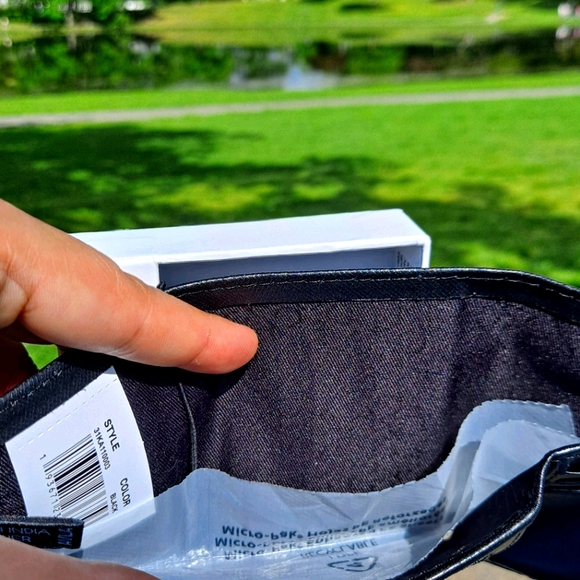 *Calvin Klein RFID Protection Mens Wallet!! - Picture 10 of 12